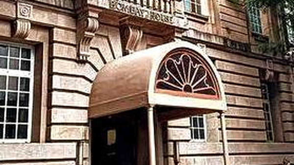 Feud escalates at Tatas as Srinivasan moves Charity Commissioner against SDTT