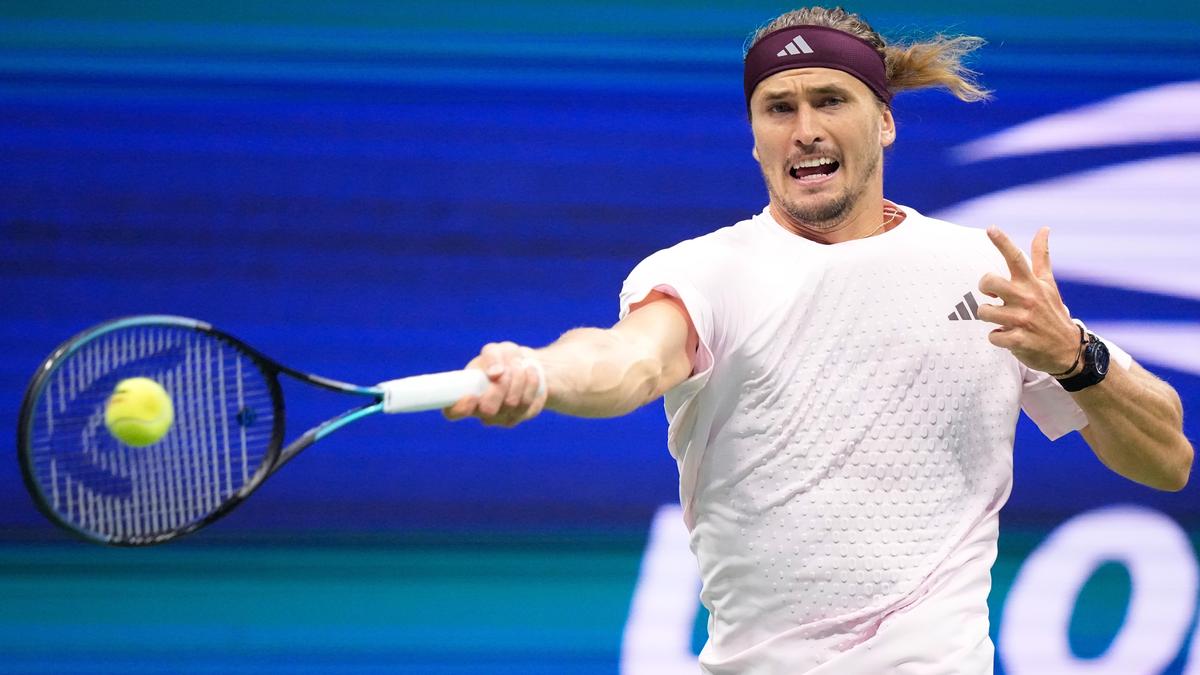 U.S. Open: Zverev beats Darderi and the clock to reach quarterfinals
