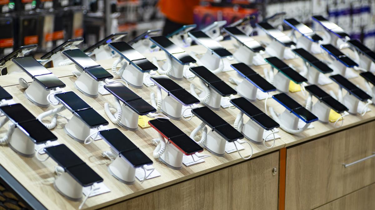 Mobile phone retailers to protest against UPI MDR charges on October 2