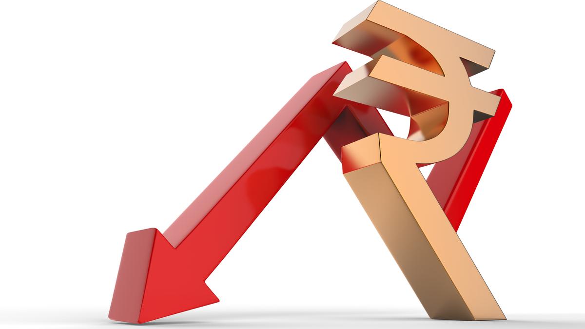 Rupee falls 20 paise to 95.95 against U.S. dollar in early trade