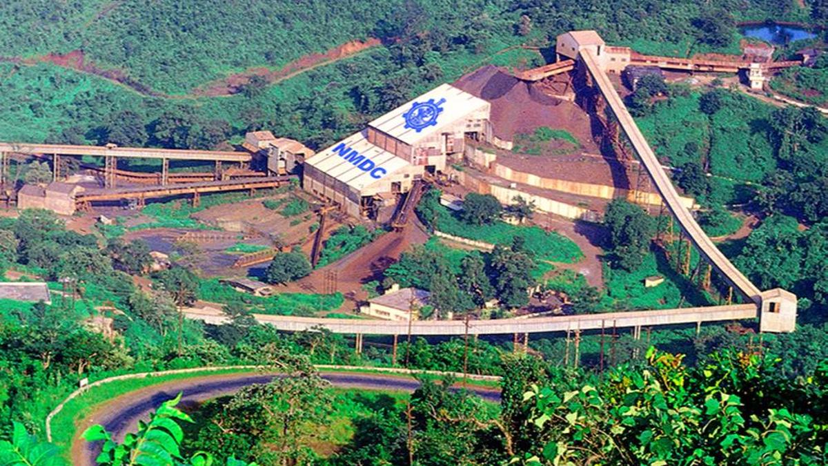 NMDC raises lump ore price by ₹150/tonne, holds price of fines