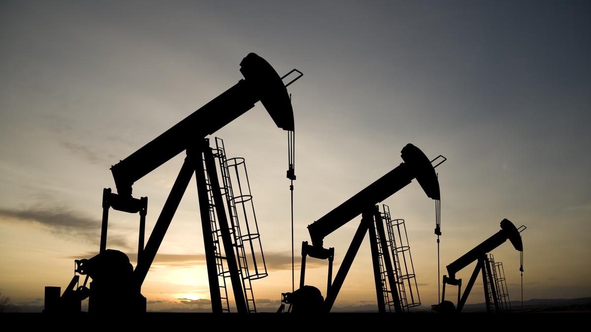 Oil rises over 1% after Saudi Arabian refinery attack reignites supply risk