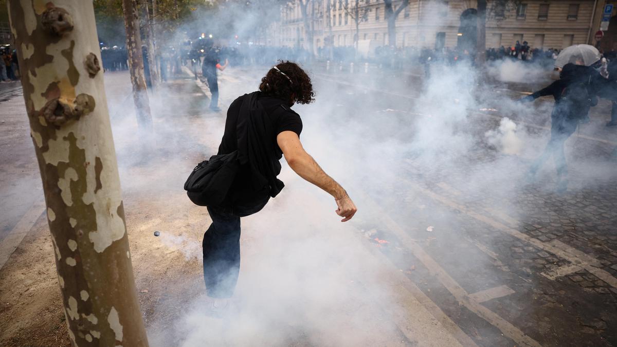 French unions say 480,000 people took part in pro-student protests