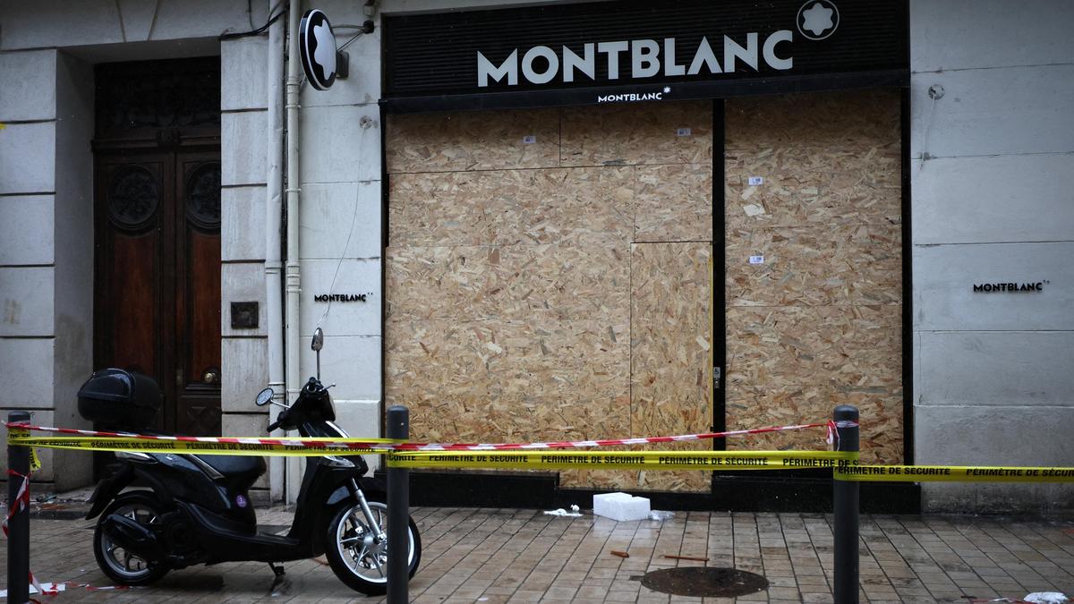 France protest: Prime Minister calls for localised curfews in cities to curb rioting, looting