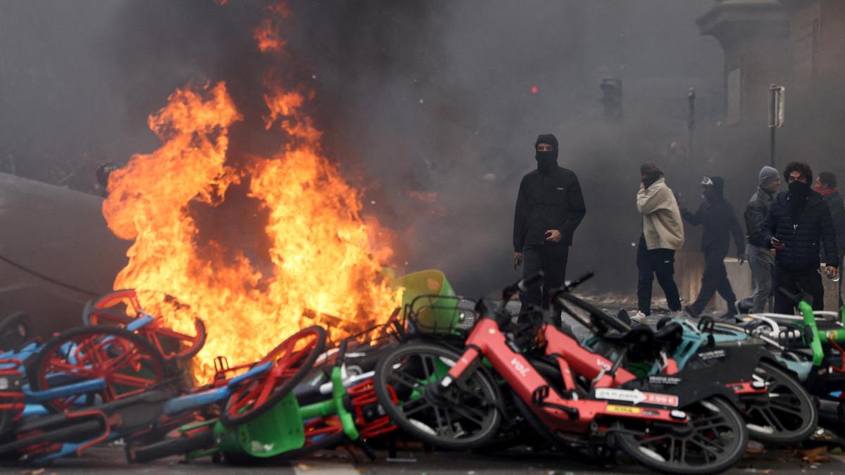 France protests: Paris police issue overnight curfew in two areas to try to prevent further disorder