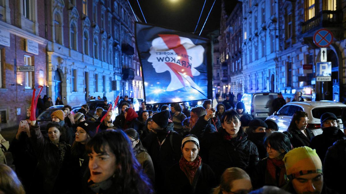 Poland’s abortion law: What will the new bills change? | Explained
