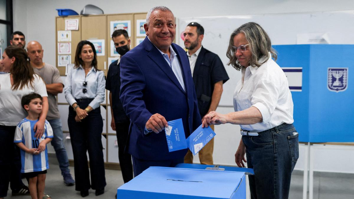 Record turnout as Israeli voters deliver verdict on Netanyahu