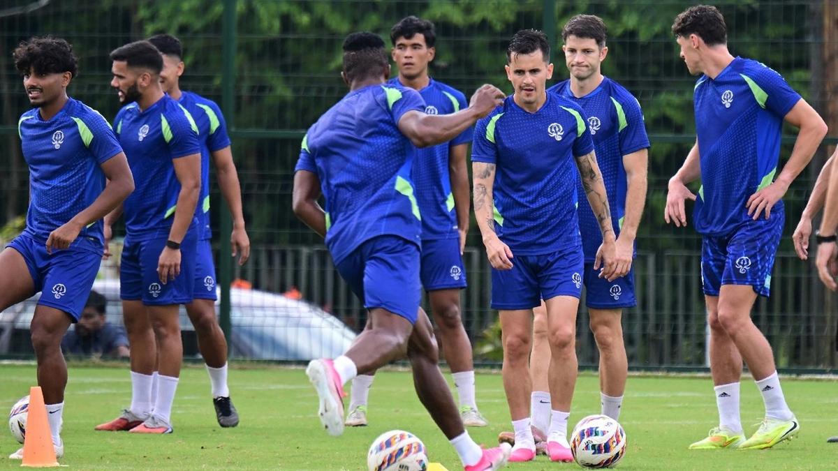 Indian Super League: Blasters and Mumbai will look to put their indifferent starts to the season behind them