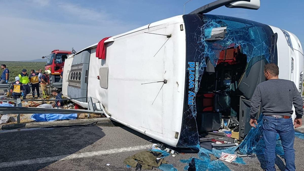 Several dead as Turkish coach collides with a truck near Bursa-Izmir highway
