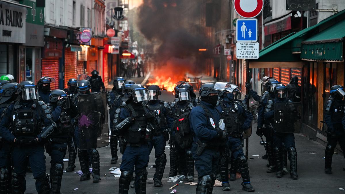 French authorities deploy 70,000 officers for October 24th protests; Louvre and other museums closed