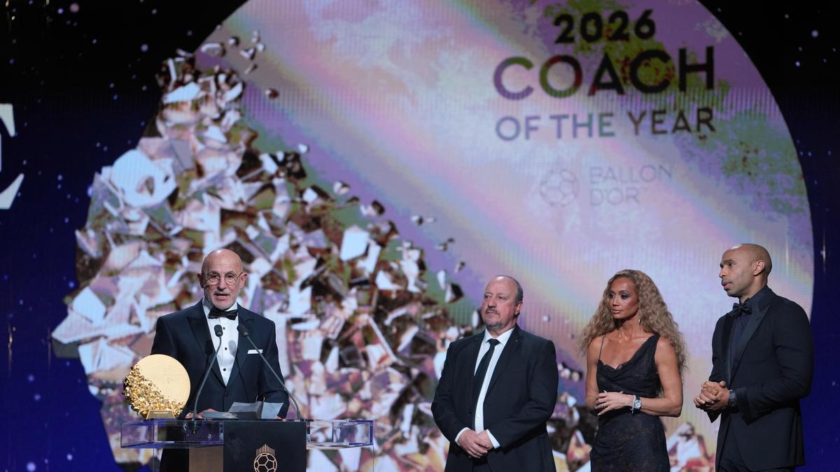 De la Fuente wins men’s Ballon d’Or coach of the year; Pere Romeu bags women’s award
