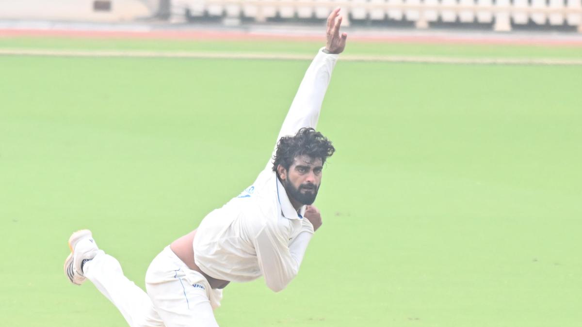 Zubair frustrates TN after host’s bowlers come to the party