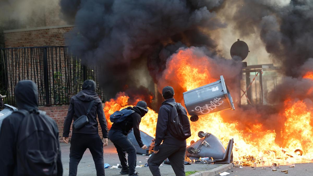 French school protests spread as fires, blockades deepen unrest