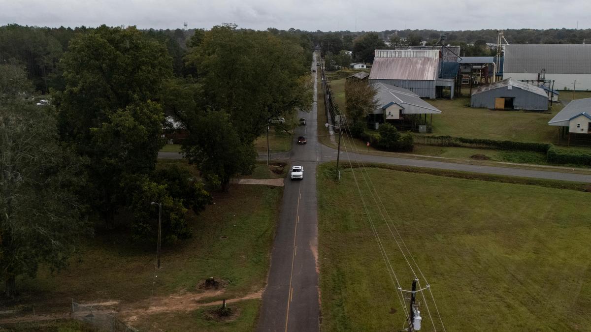 Georgia block party shooting kills two, injures dozens