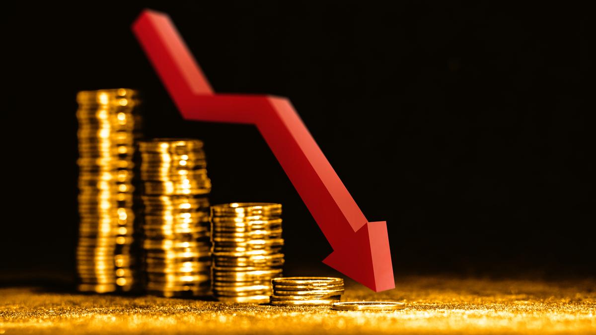 Gold, silver lose lustre in September