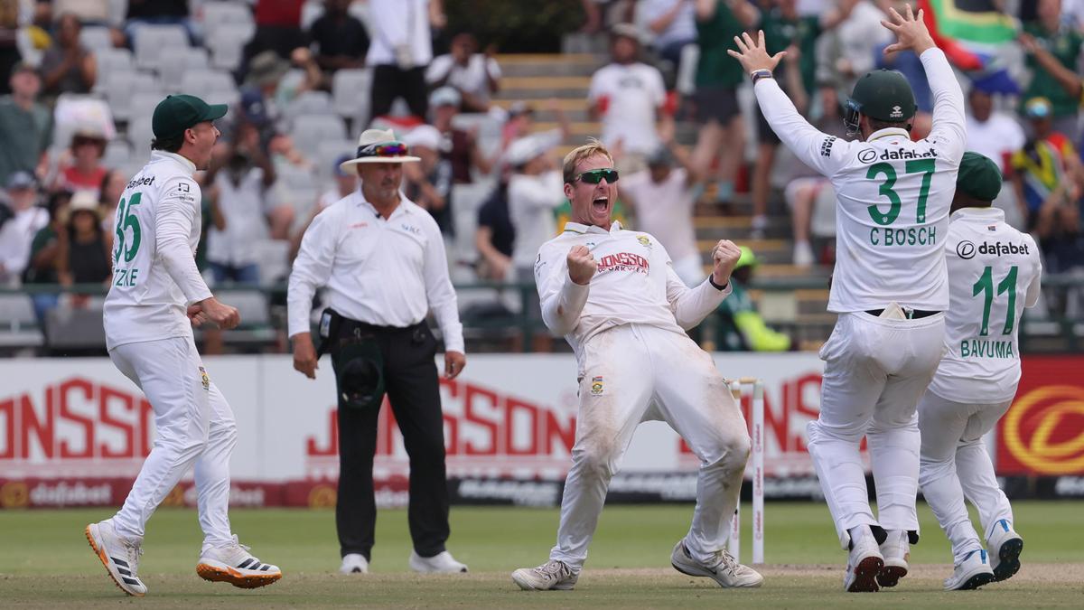 Harmer shines as South Africa wins third Test against Australia to claim series 2-1