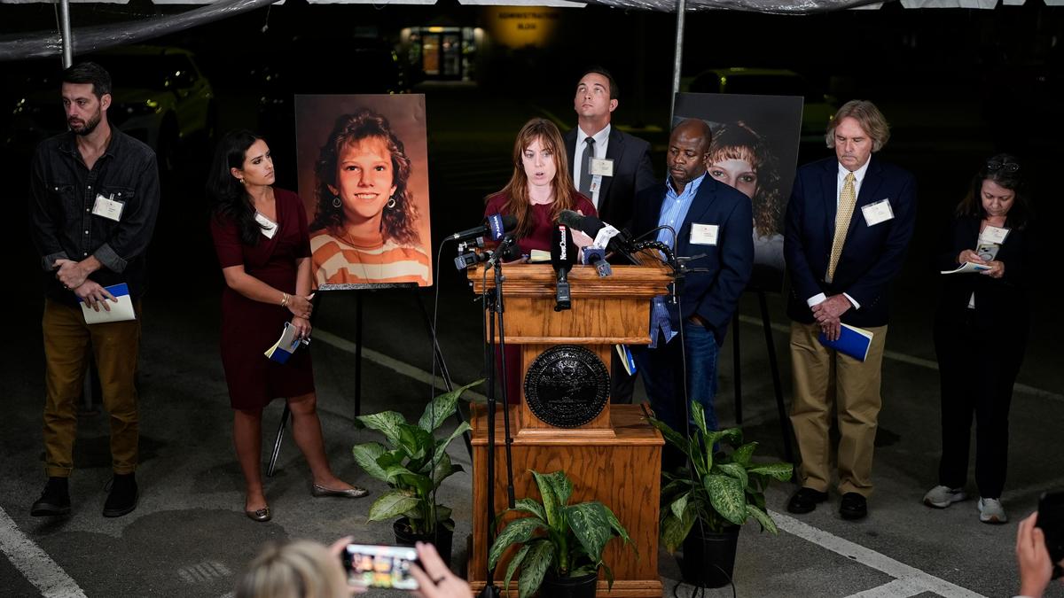 Execution of woman in U.S. reportedly fails, death row convict taken to hospital