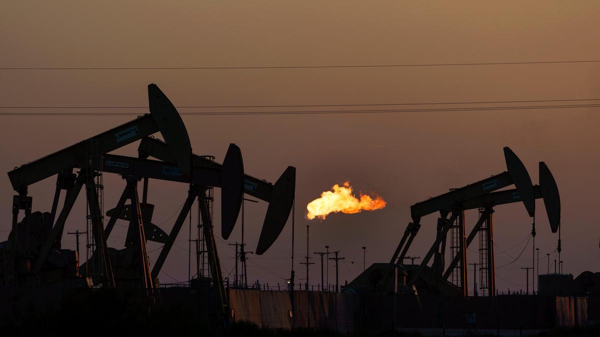 Trump drastically loosens oil and gas methane rules