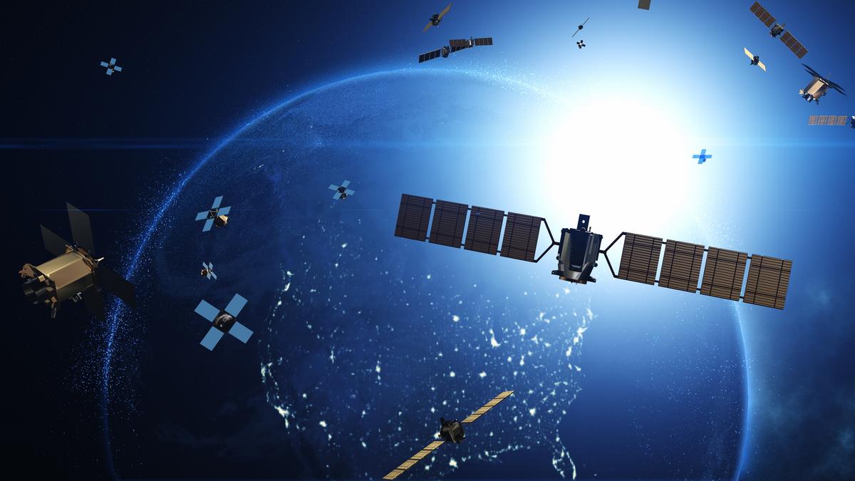 Network disruptions and intelligence blackout: Is the U.S. deserting Ukraine? | Explained