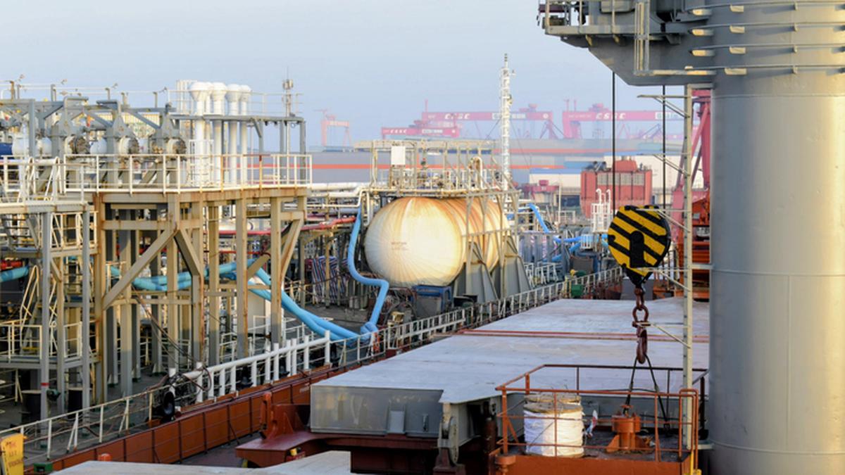 India cut U.S. and Russian oil imports in September 2026, pivoting to the UAE as tariffs and sanctions reshaped the market.
